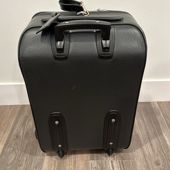 Louis Vuitton Carry On Suitcase - Picture 4 of 16